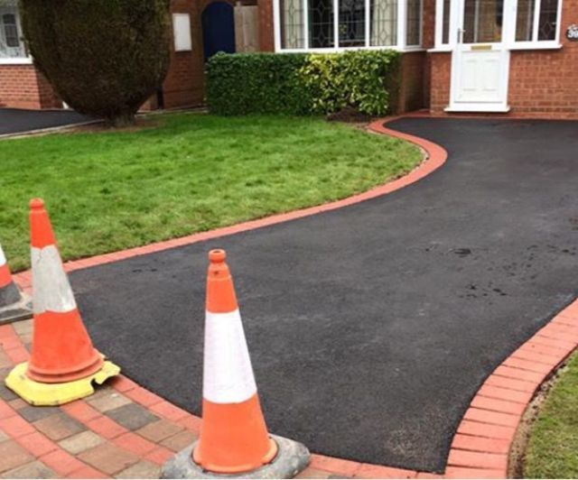 Tarmac Driveway Manchester, Stockport, Salford, Trafford, Bolton, Bury, Rochdale, Tameside, Cheshire, Knutsford, Wilmlsow, Crewe, Alderley Edge, Mobberley, Holmes Chapel, Congleton, Macclesfield, Sandbach