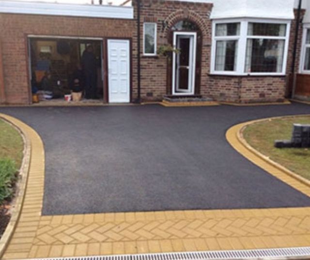 Tarmac Driveway Manchester, Stockport, Salford, Trafford, Bolton, Bury, Rochdale, Tameside, Cheshire, Knutsford, Wilmlsow, Crewe, Alderley Edge, Mobberley, Holmes Chapel, Congleton, Macclesfield, Sandbach