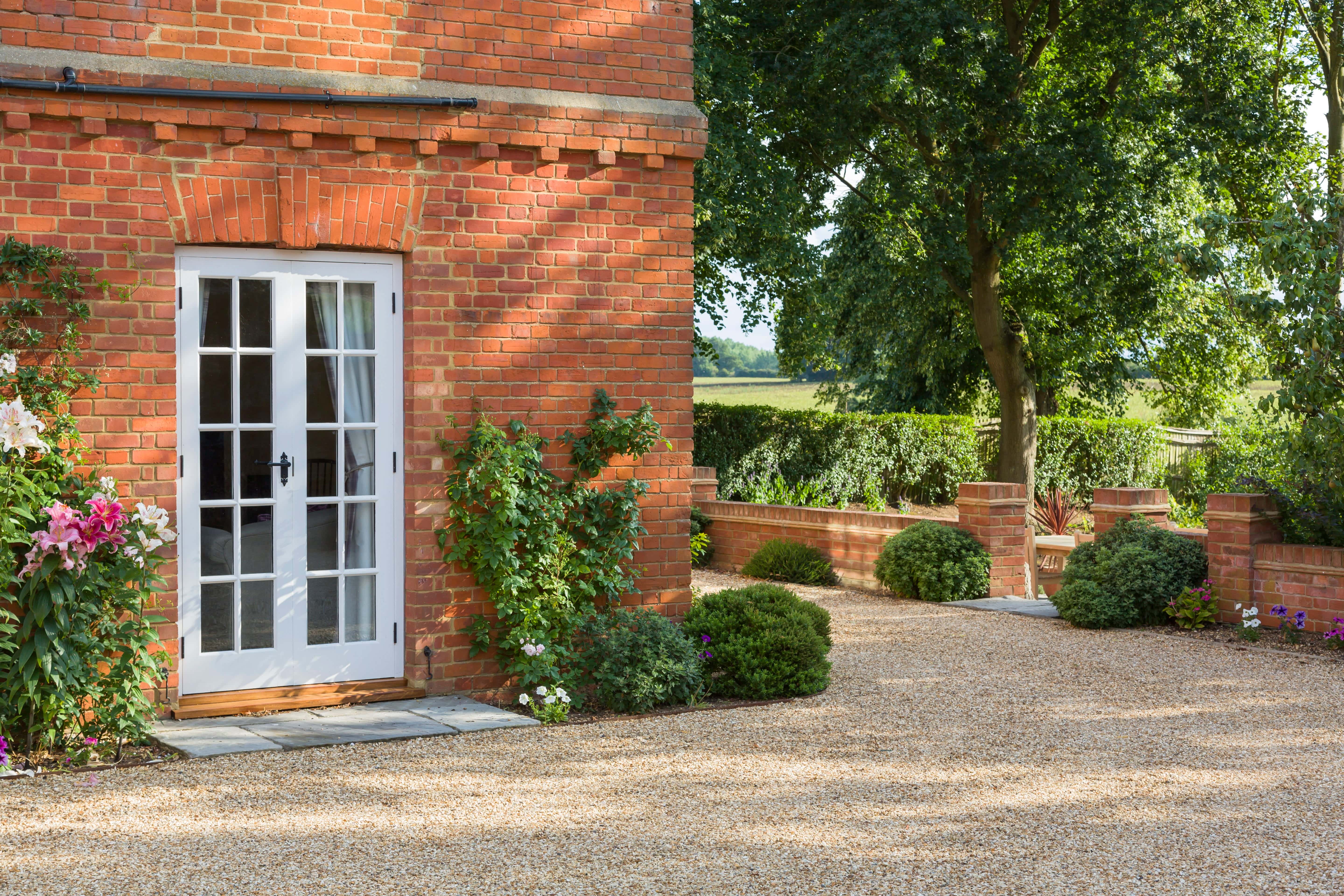 a gravel driveway in manchester