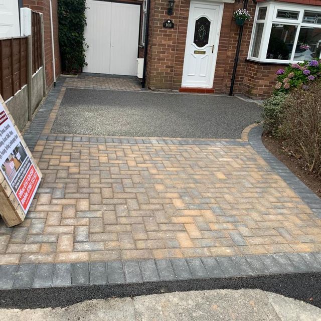 Block Paving Manchester, Stockport, Salford, Trafford, Bolton, Bury, Rochdale, Tameside, Cheshire, Knutsford, Wilmlsow, Crewe, Alderley Edge, Mobberley, Holmes Chapel, Congleton, Macclesfield, Sandbach