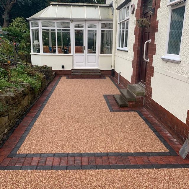 Resin Driveway Manchester, Stockport, Salford, Trafford, Bolton, Bury, Rochdale, Tameside, Cheshire, Knutsford, Wilmlsow, Crewe, Alderley Edge, Mobberley, Holmes Chapel, Congleton, Macclesfield, Sandbach